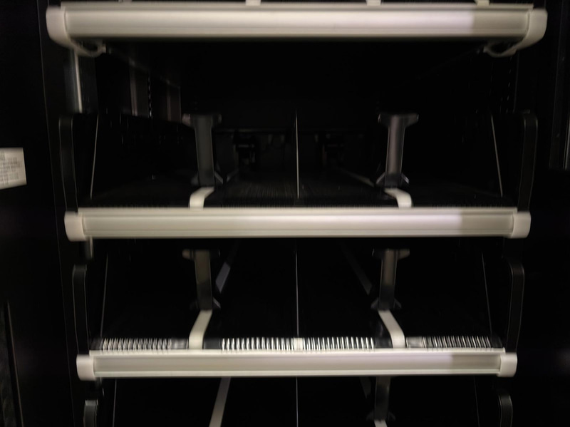 Refrigerated vending machine Vision, Comboplus S R 290 V8, incl. screen, card reader and built-in installation parts