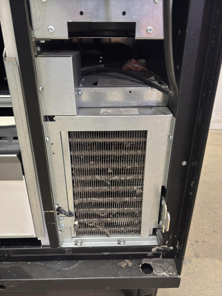 Refrigerated vending machine Vision, Comboplus S R 290 V8, incl. screen, card reader and built-in installation parts