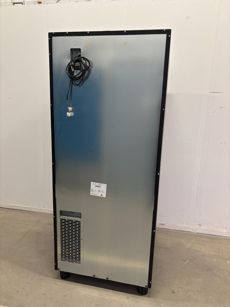 Refrigerated vending machine Vision, Comboplus S R 290 V8, incl. screen, card reader and built-in installation parts