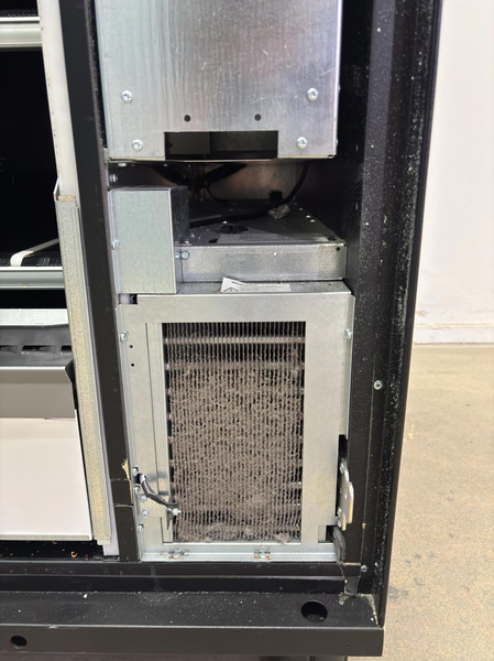 Refrigerated vending machine Vision, Comboplus S R 290 V8, incl. screen, card reader and installation parts