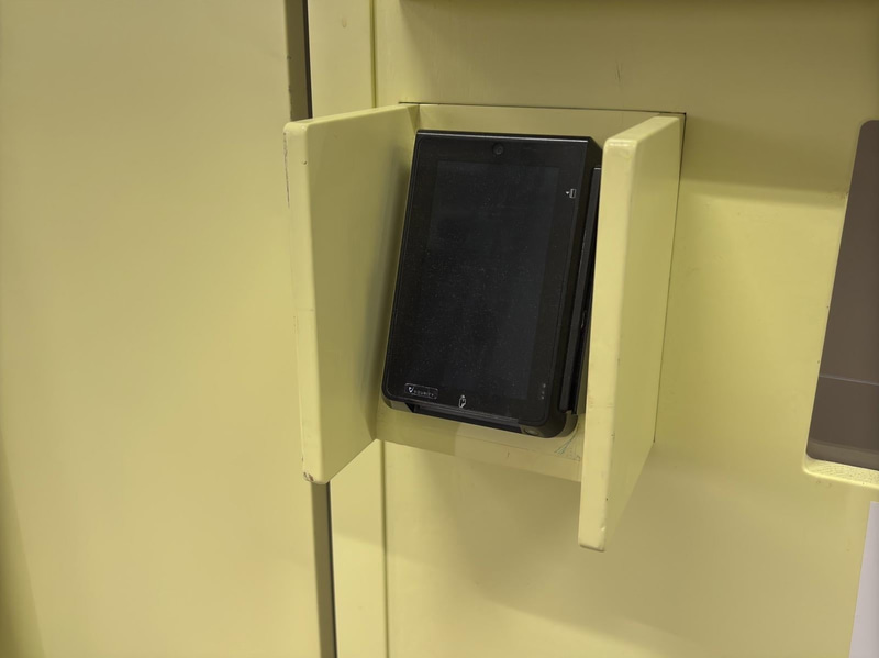 Refrigerated vending machine Vision, Comboplus S R 290 V8, incl. screen, card reader and installation parts