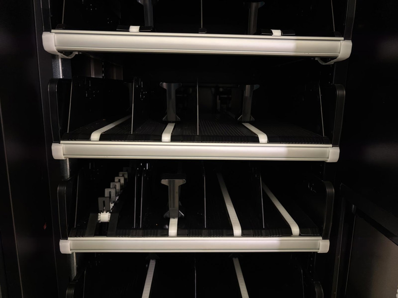 Refrigerated vending machine Vision, Comboplus S R 290 V8, incl. screen, card reader and installation parts