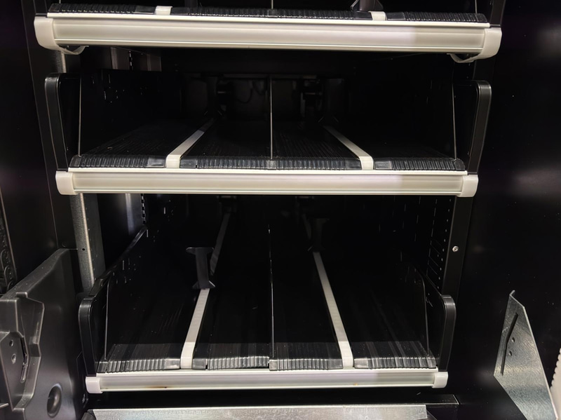 Refrigerated vending machine Vision, Comboplus S R 290 V8, incl. screen, card reader and installation parts