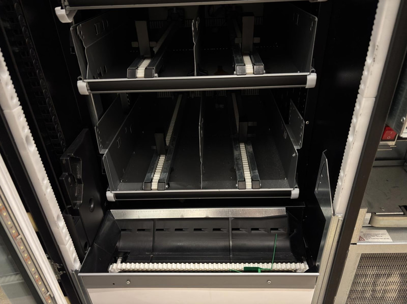 Vision Combo Plus V7 refrigerated vending machine, incl. screen, card reader and router