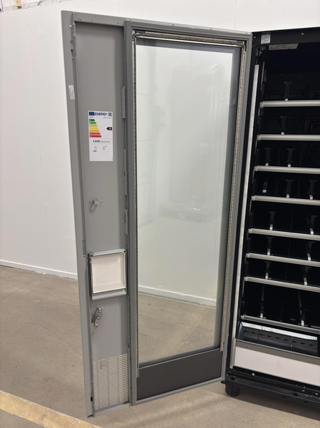 Refrigerated vending machine Vision Combo Plus S R290 V8, incl. screen, card reader and router