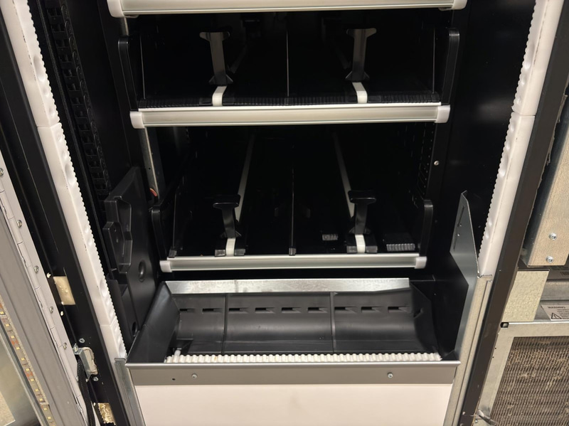 Refrigerated vending machine Vision Combo Plus S R290 V8, incl. screen, card reader and router
