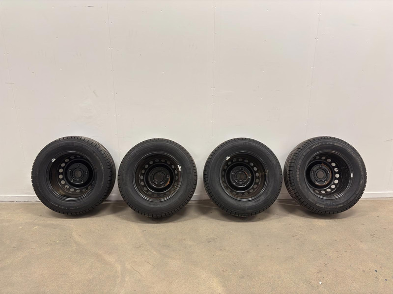 4 st. Kompletta Hjul Michelin, 2sommardäck , 35/65R16C. 115/113