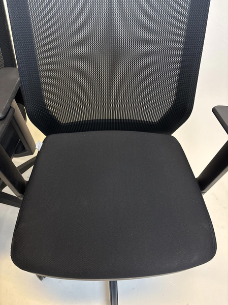 5 Lotus Furniture Office Chairs