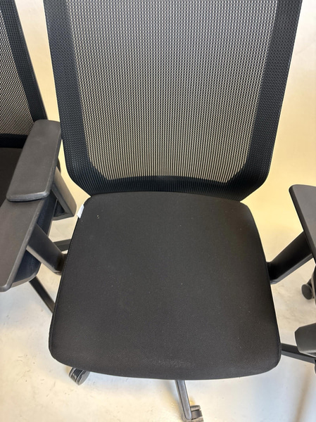 5 Lotus Furniture Office Chairs