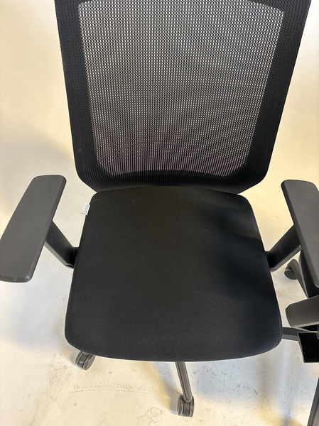 5 Office Chairs, Lotus Furniture