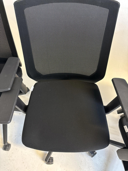 5 Office Chairs, Lotus Furniture