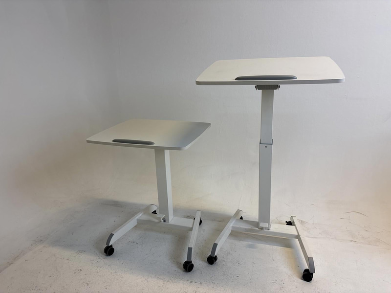 5 bar tables, folding, on casters.