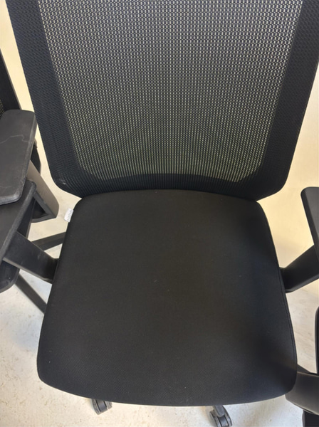 5 Office Chairs by Lotus Furniture