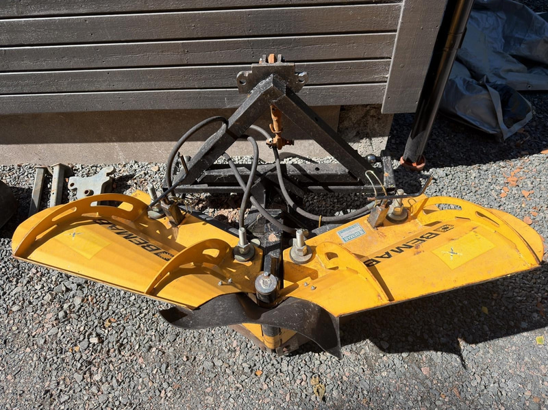 Belos TransGiant Implement Carrier | 4WD | Plow & Bucket | 2007
