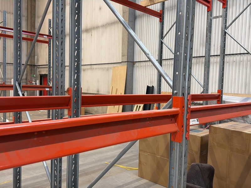 Pallet racking - 31 upright frames and approx. 116 beams