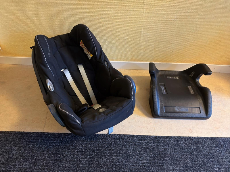 Maxi-Cosi infant car seat and booster cushion