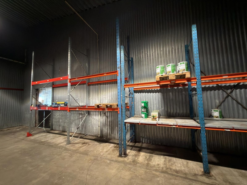 Pallet racking, 11 sections