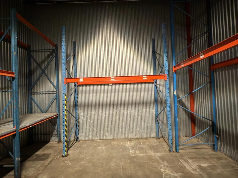 Pallet racking, 11 sections