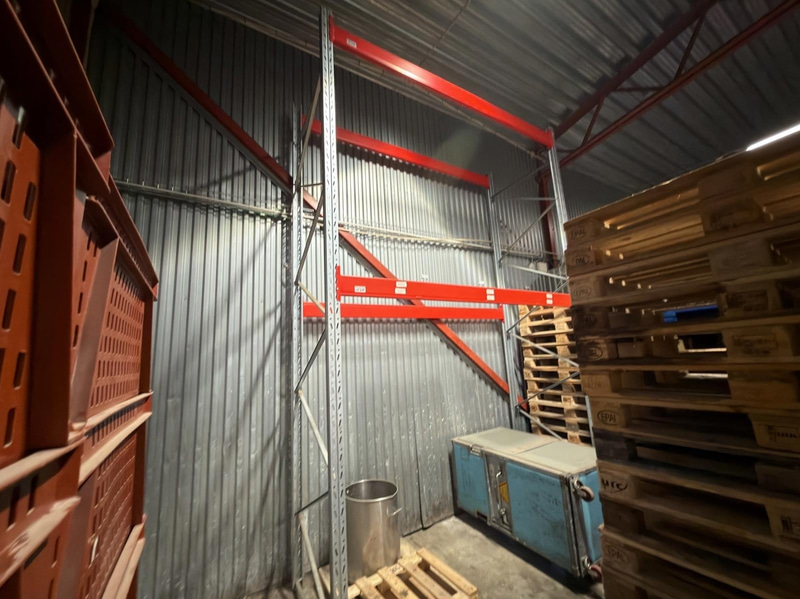 Pallet racking, 8 bays