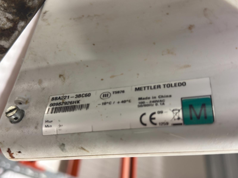 Mettler Toledo BBA221 scale, stainless steel platform