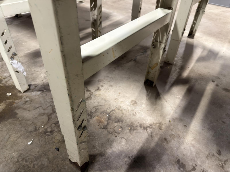 Workbench with drawers