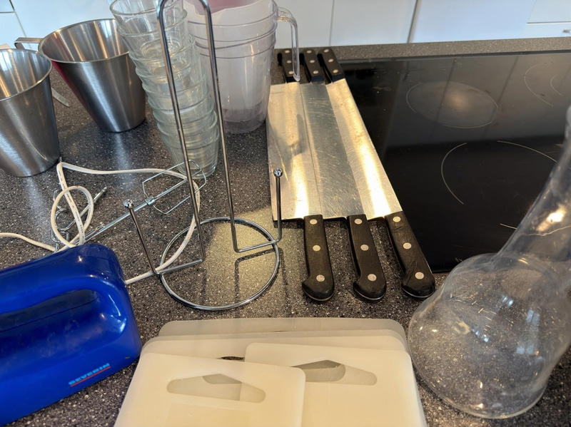 Plates, cutlery, kitchenware, etc.