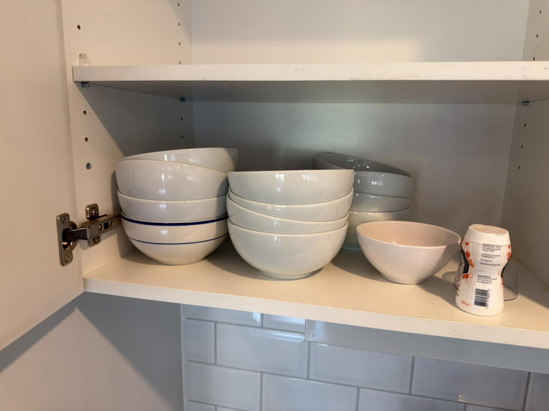 Plates, cutlery, kitchenware, etc.