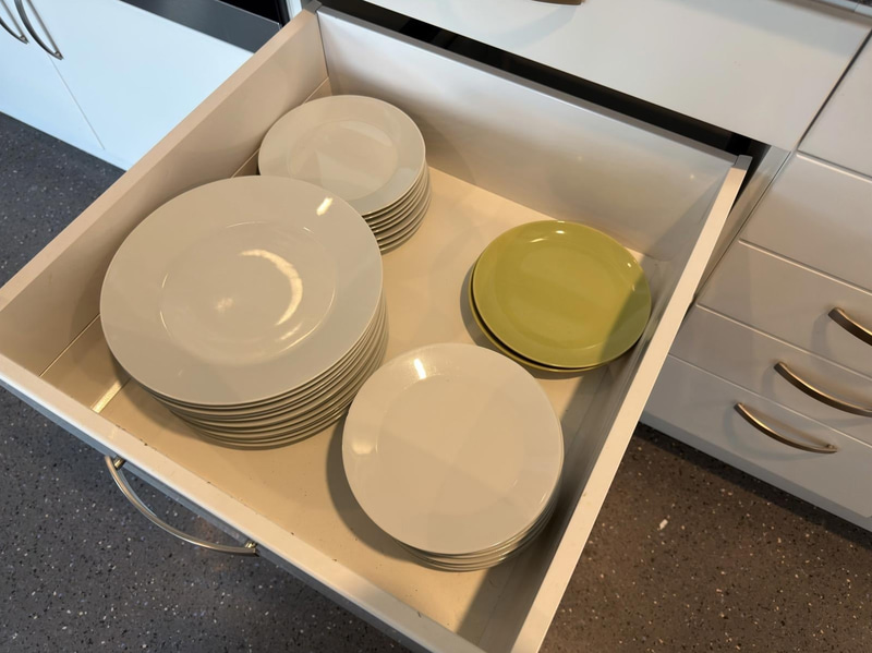 Plates, cutlery, kitchenware, etc.