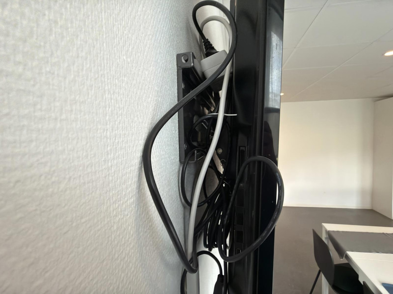 Bord, stolar & vägg-tv