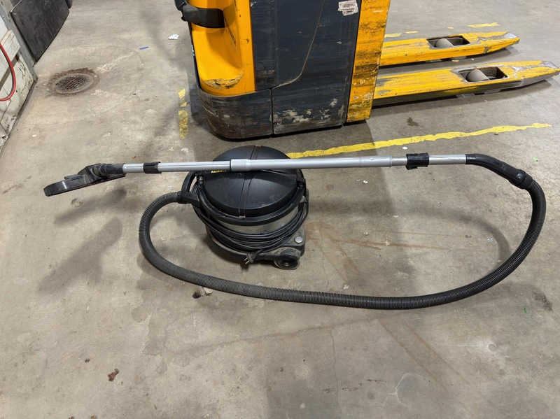 Nilfisk GD 930 HEPA Vacuum Cleaner