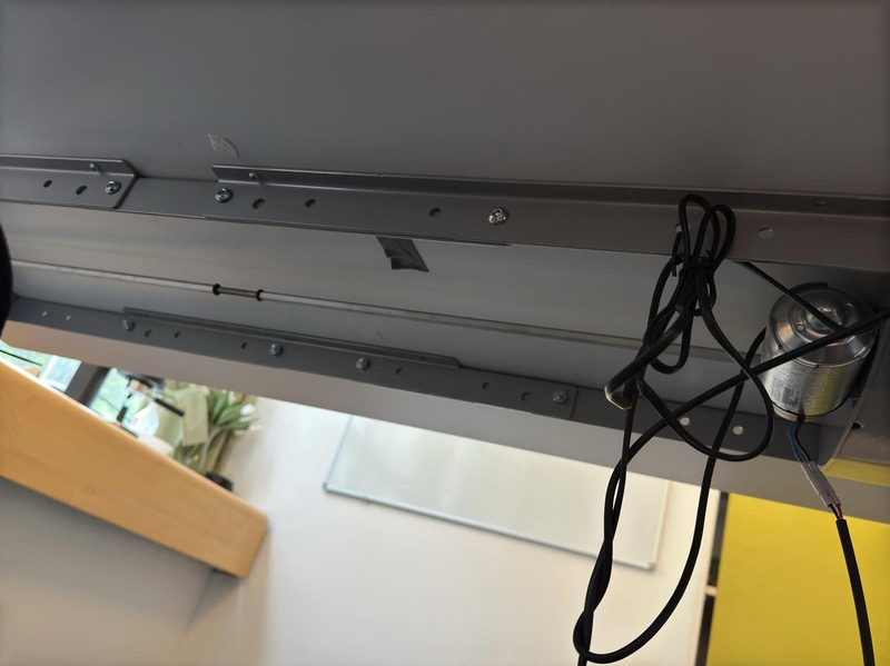 Höj- och sänkbart skrivbord AJ Produkter inkl. kontorsstol