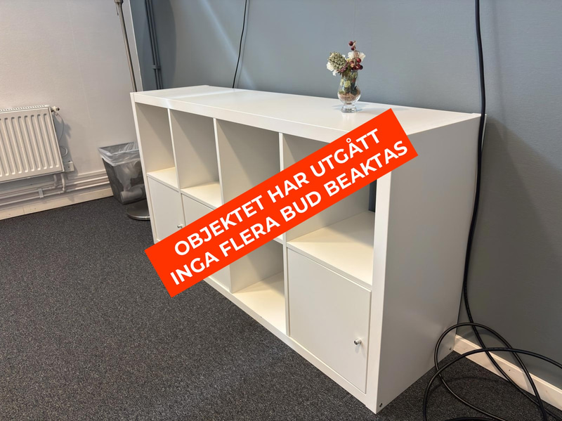 Chest of drawers incl. floor lamp