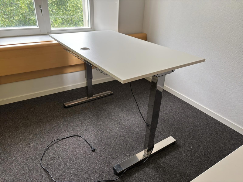 2 height-adjustable desks