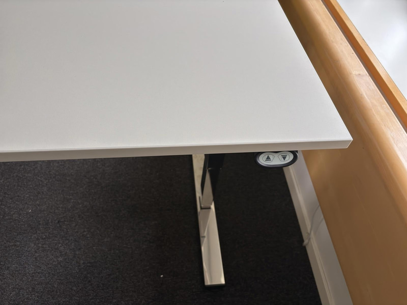 2 height-adjustable desks