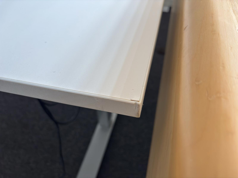 Höj- och sänkbart skrivbord inkl. skrivbordsstol