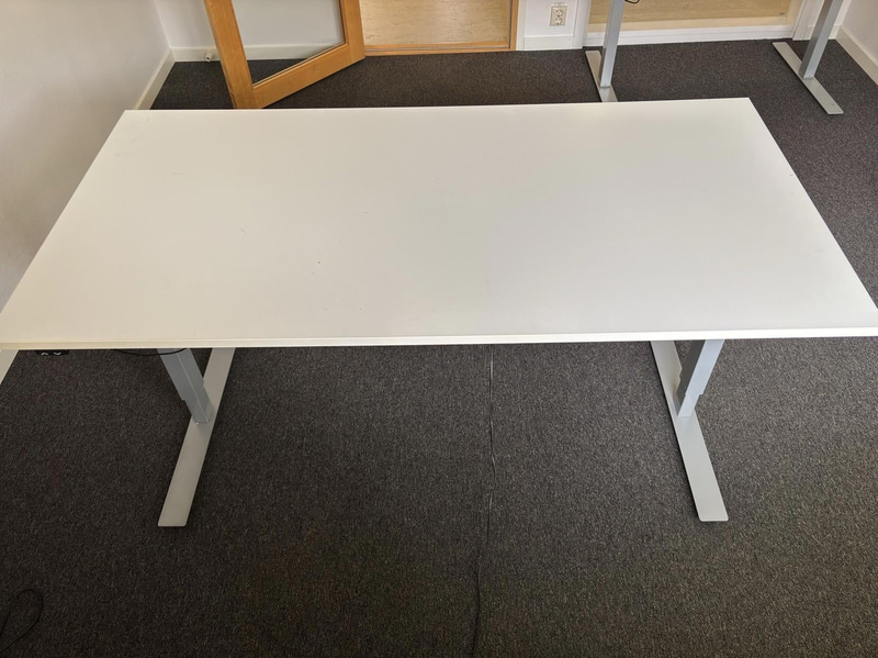 Höj- och sänkbart skrivbord