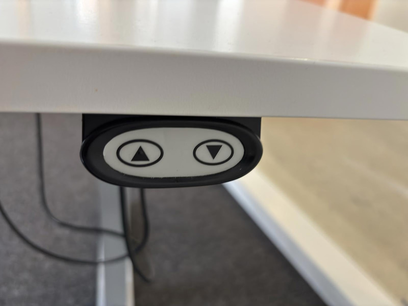 Höj- och sänkbart skrivbord
