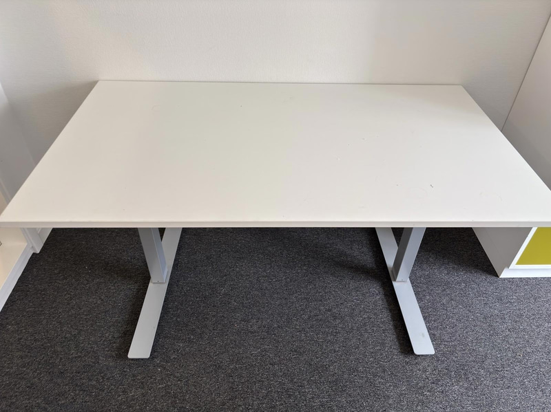 Höj- och sänkbart skrivbord