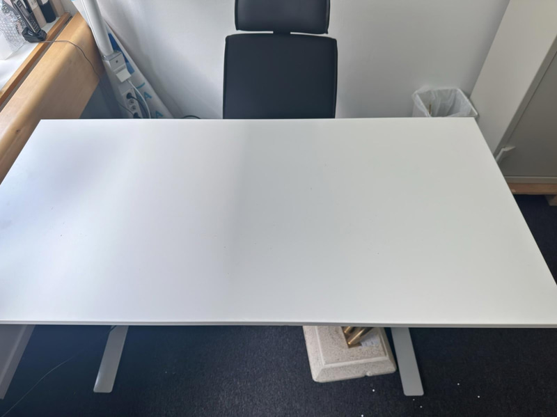 Höj- och sänkbart skrivbord inkl. kontorsstol