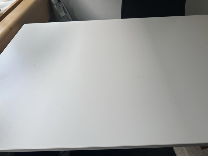 Höj- och sänkbart skrivbord inkl. kontorsstol