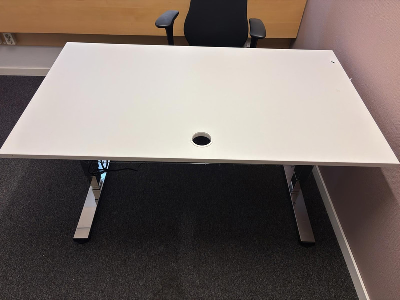 Höj- och sänkbart skrivbord inkl. kontorsstol Kinnarp