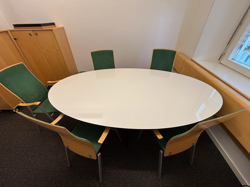 Bord inkl. 5 st. stolar