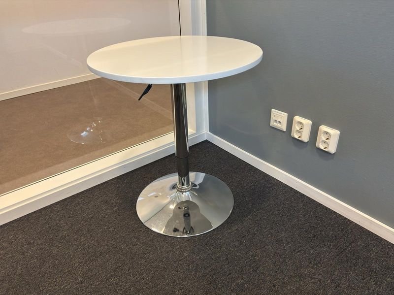 Ståbord, manuellt höj-och sänkbart