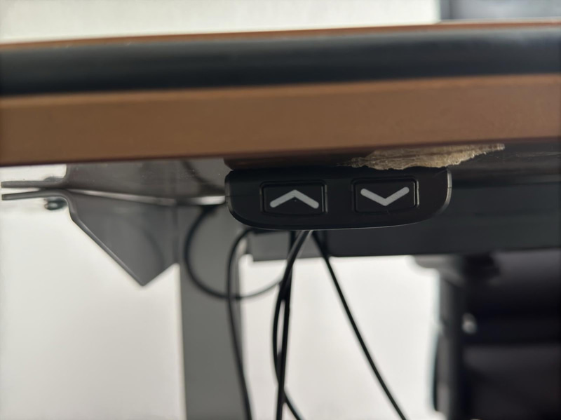 Elektriskt höj och sänkbart skrivbord inkl. kontorsstol