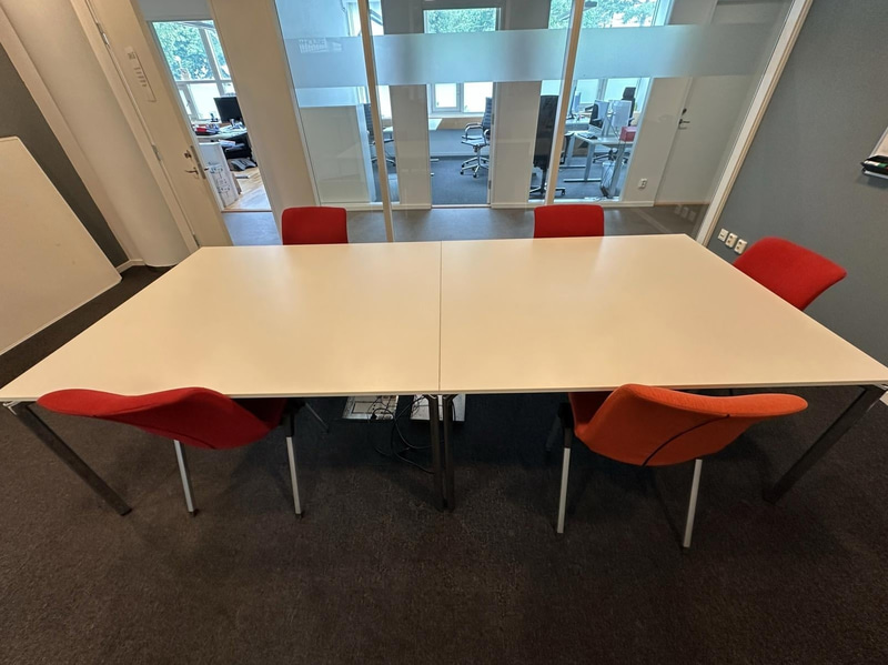 2 st. Konferesbord inkl. 5 st. stolar Håg
