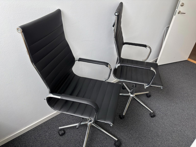 2 Mio Porter office chairs