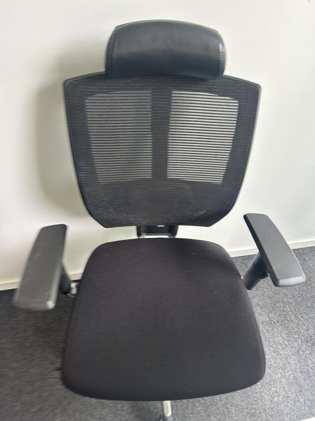 Höj- och sänkbart skrivbord inkl. kontorsstol