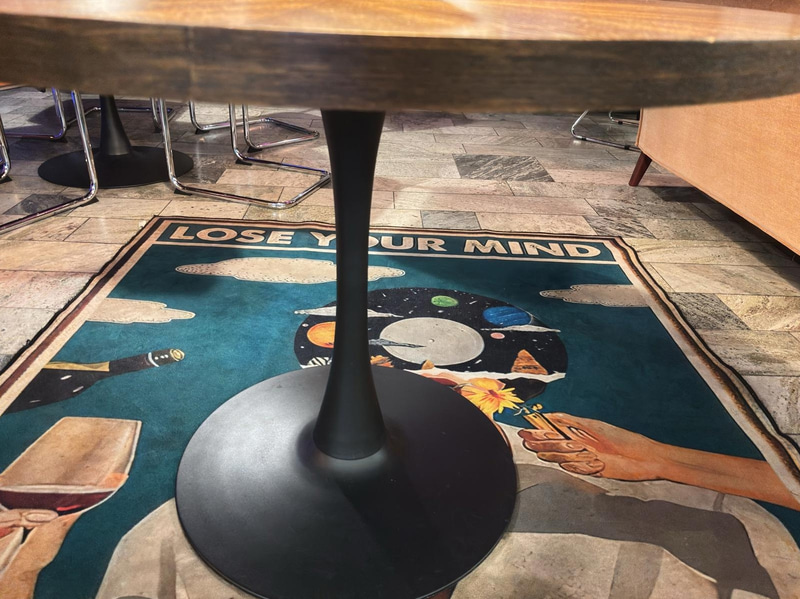 Round table incl. rug