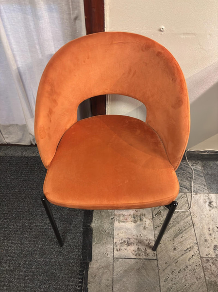 Table incl. 2 chairs