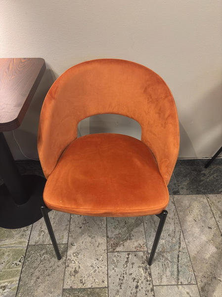 Table incl. 2 chairs